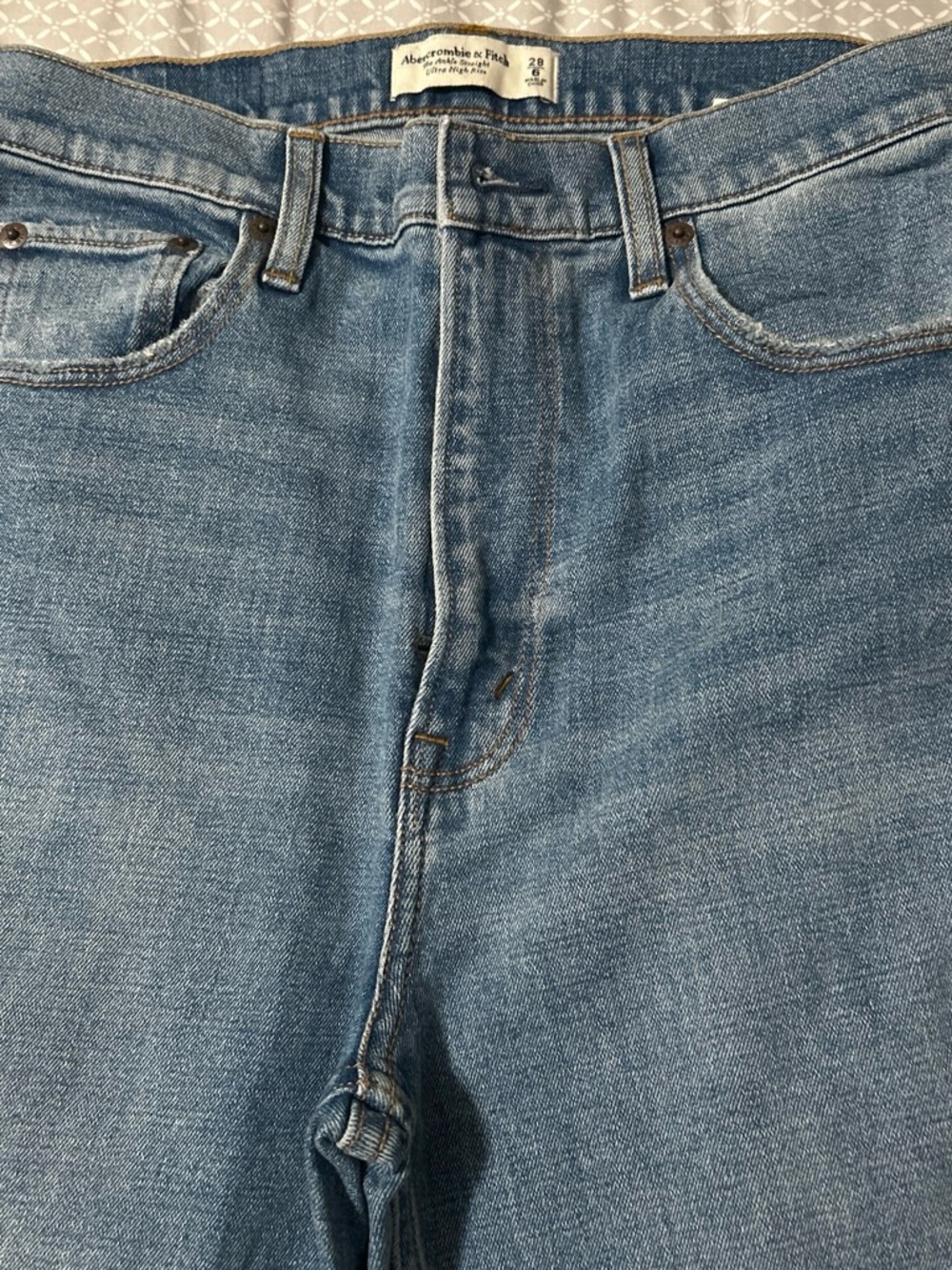 Abercrombie and Fitch Ankle Straight-Leg Ultra High Rise Blue Jeans - Picture 4 of 6